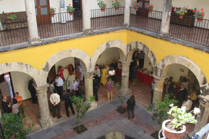 Fotografía que muestra el patio principal de la Secretaría de Turismo ubicada en Morelos #102, Guadalajara, Jalisco, México